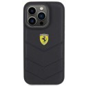 Etui Ferrari Quilted Metal Logo na iPhone 15 Pro - czarne